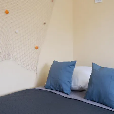 Captains Quarters 5 In Apartment *