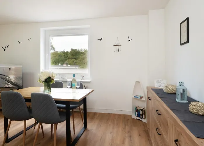 Captains Quarters 5 In Apartment